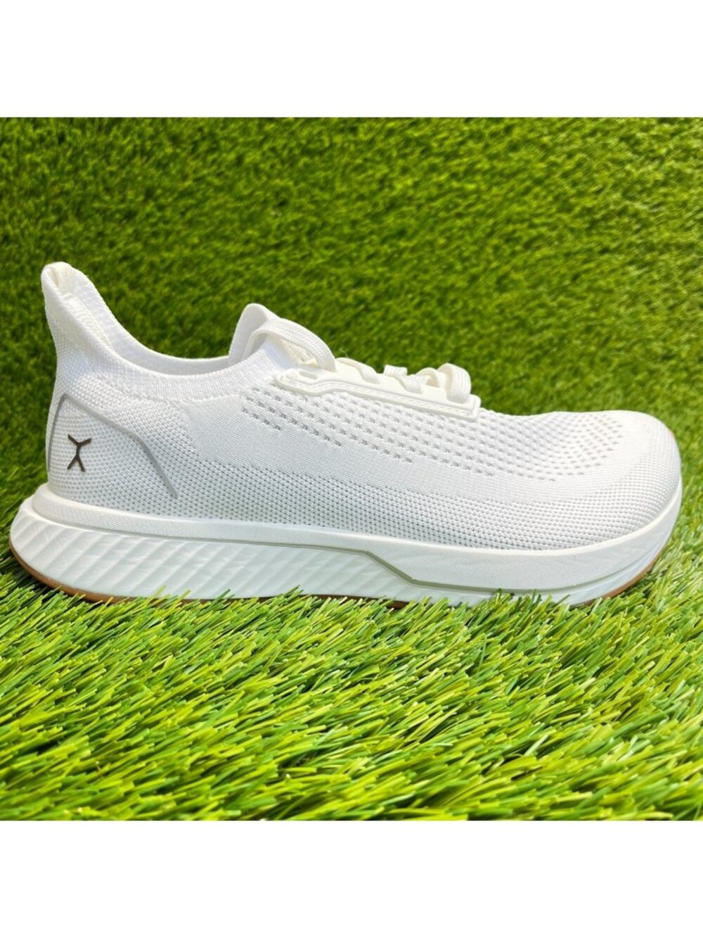 Flux Adapt Runner White Gum Womens Size 8 Running Athletic Walking Knit Shoes